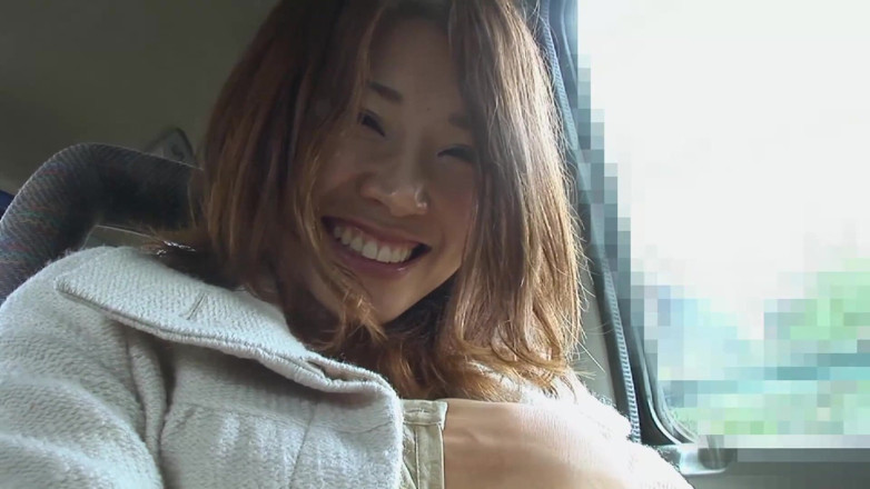 Asian Mature Climax: Gata asiática sexy em entrevista no carro