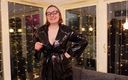 Arya Grander: Dominatrix en primer plano: humillación de pene pequeño