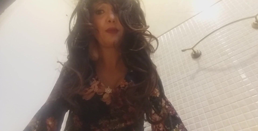 savannahamatoriale: Monia Whore, Goes to the Theater and...an Unmissable Story