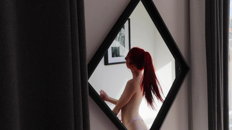 Gigi Rouge: Соло в бондаже Shibari в веревке