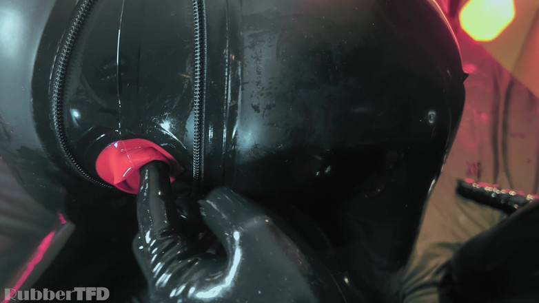 RubberTFD: Futând o țintă roșie