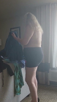 Gorąca MILF BBW Nie Zdaje Sobie Sprawy, Że Jej Grande Sun Filmuje Ją!