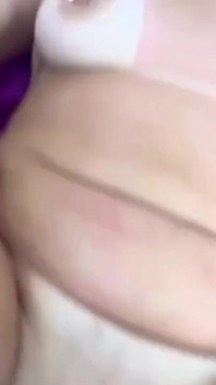 彼女はたくさんのチンポを受け入れるのが好きで、その人が彼女の上に射精するのが好きです