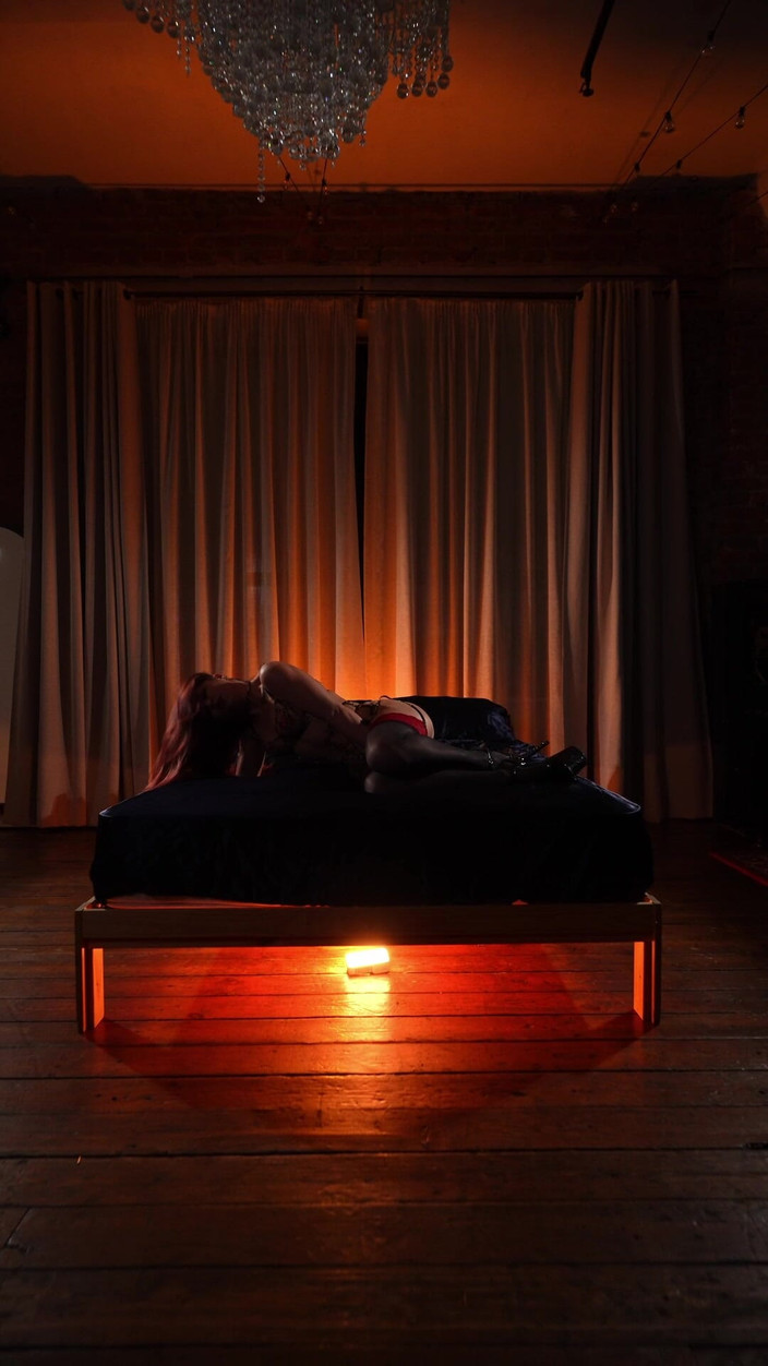 Renata Fox: 침대 위에서 가장 뜨거운 춤을 추고