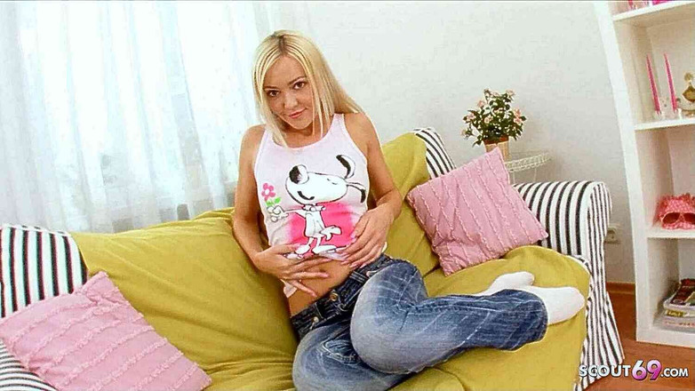 Full porn collection: Brácha s velkým čůrákem má hluboké šukání s drobným zadkem nevlastních sester