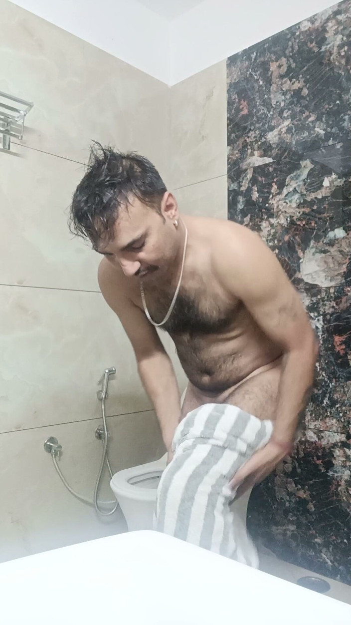 Rajasthani-old-lover: Hombre indio y muestra zapato de ducha y masturbación