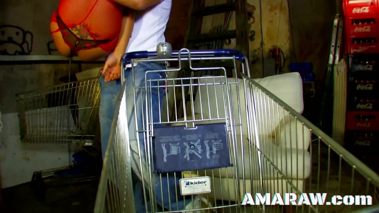 Amaraw: Крошка с черными волосами Dolce Elektra получает камшот на лицо от Max Cortes
