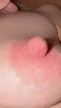 Memek becek gadis remaja dengan memek super becek ini dientot habis-habisan - close up