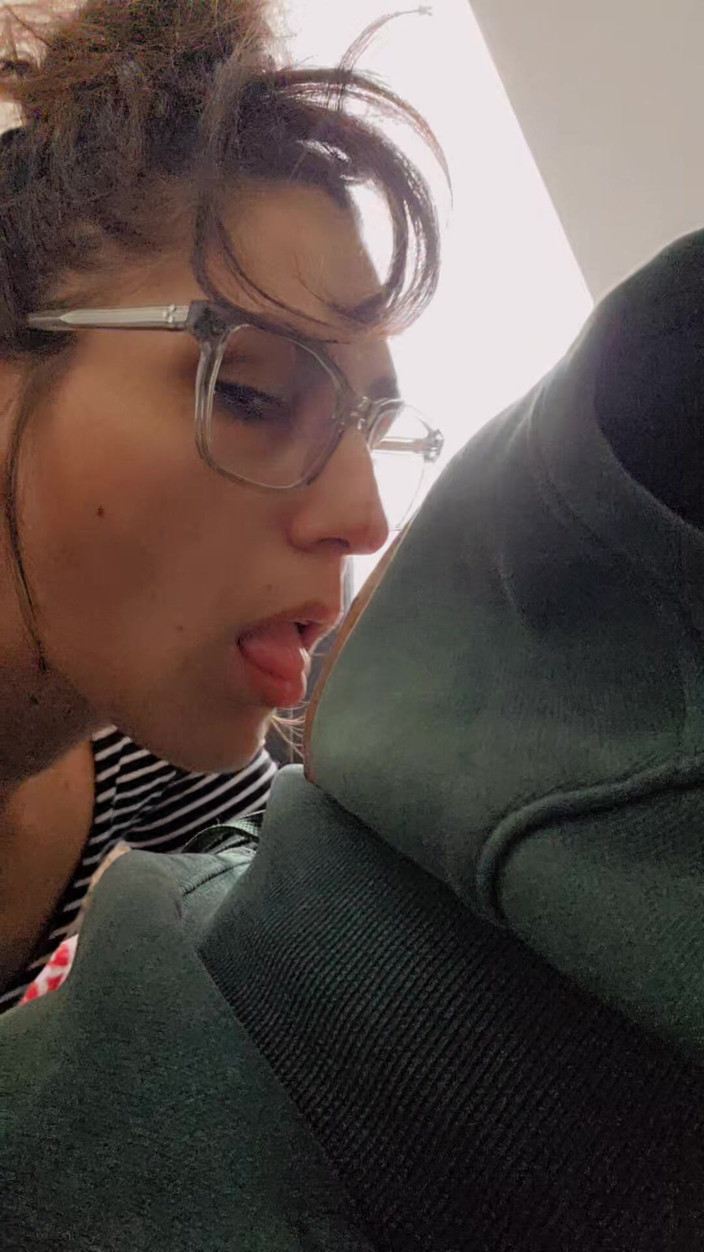 W33D PORN: मीना जावेद बीमार हो जाती है - शुद्ध चूसना!