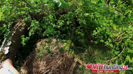 MILF Hunter 24: 공원에서 Priscilla를 못 박는 밀프 사냥꾼! (영어)