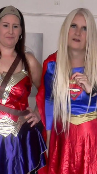 Superheldinnen bestrafen dich mit ihren futa-schwänzen