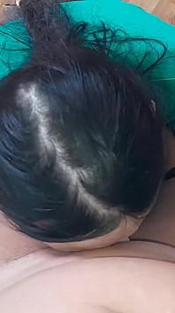 Le mie due amiche schiave mi leccano il corpo fino a quando non vengo