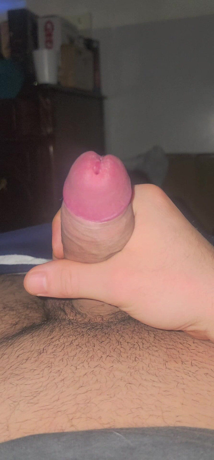 FootAijin: Azgın genç kız mükemmel sert yarağı okşuyor ve boşalıyor