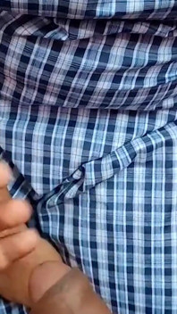 Memakan air mani orang yang tidak dikenal di depan umum