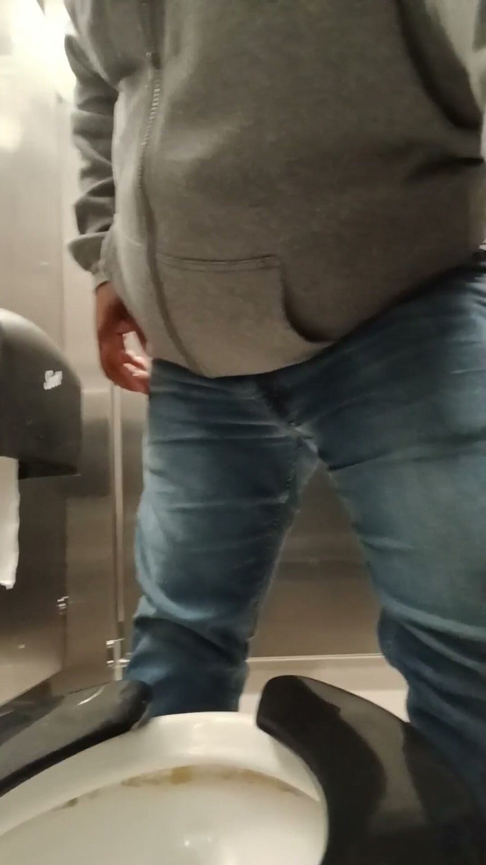 Eddie Venezuela: Black Stepdaddy Pisses and Cums in Public