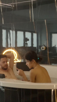 मेरी चूत में पागल पपी - हॉट लैटिना Veronica leal jacuzzi के साथ तीव्र रोमांटिक सेक्स