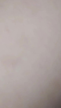 我的继妹走进我的房间，用她紧致的阴户给我带来快乐，直到我射精。