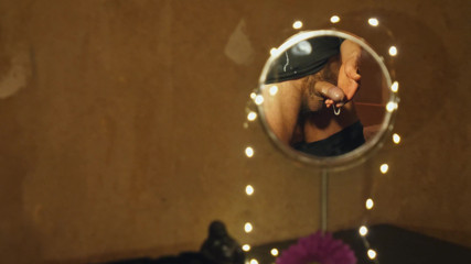 Jerking studs: Round mirror