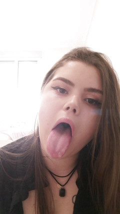 Your fantasy studio: Ahegao s okurkou