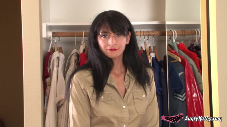Stocking Videos: Kathy, tatie à gros cul, ceinture, salope