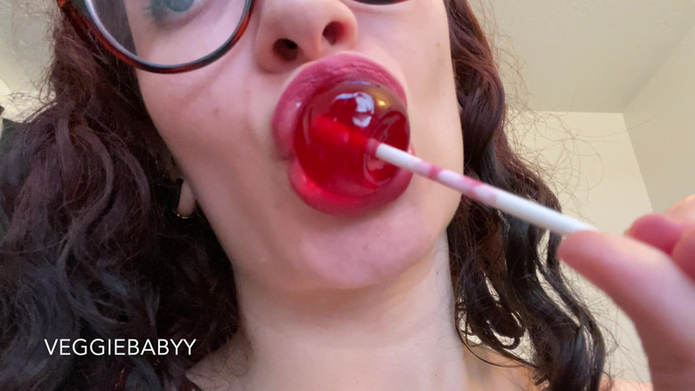 Veggiebabyy: 4K up-close Lollipop Oral Fixation