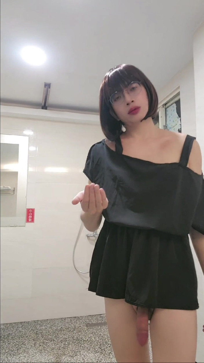 Taiwancdgirl: Otwórz drzwi do hotelu. Masturbuj się do orgazmu.