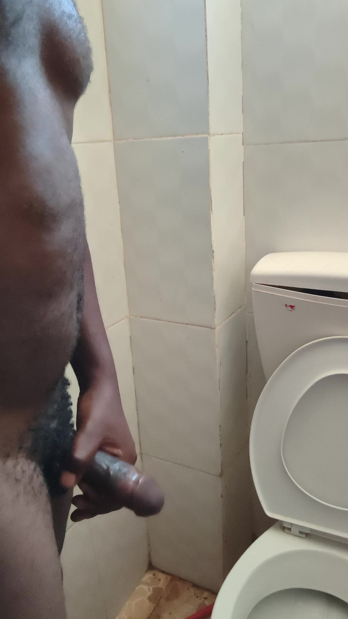 Kenyandick: Solo rijpe man die zijn zwarte lul aftrekt in de...