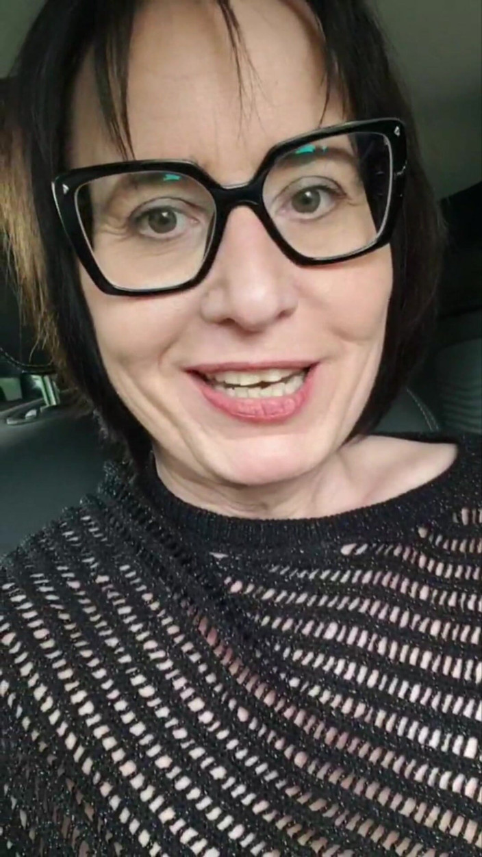 JulieEroticDress: Pego Por Um Corredor