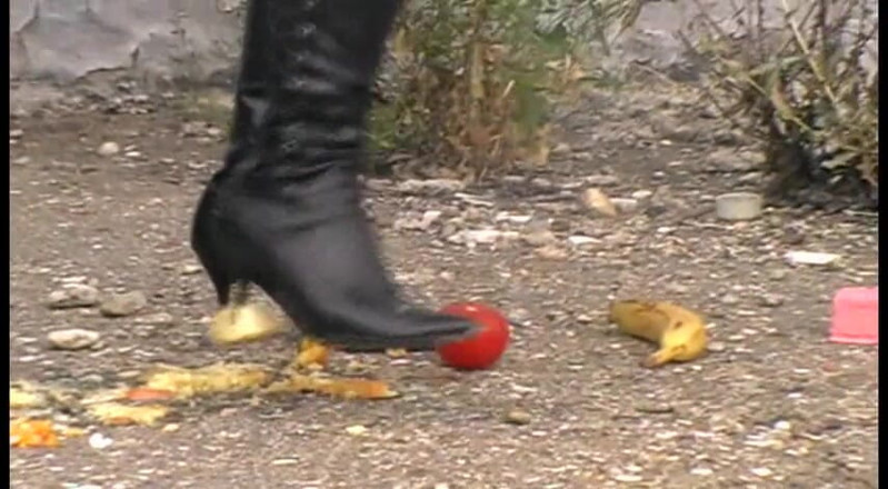 Foot Girls: Crushing food outdoors with my high heels
