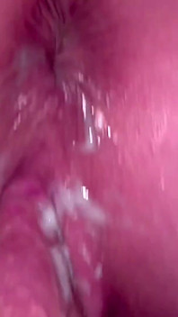 Tlustá prdelatá bílá dívka s tlustou kundičkou dostane creampie