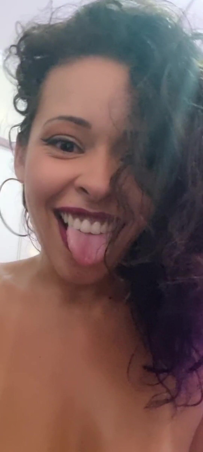 Espuleta: Hot Brunette Dancing Funk with Her Panties Pulled up