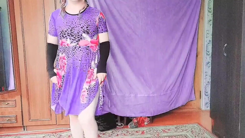 Kitty_Cross: Прекрасна транс-красуня зав'яжує волосся стрічкою