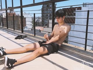 Extremalchiki: Latino twink op het dak aftrekken