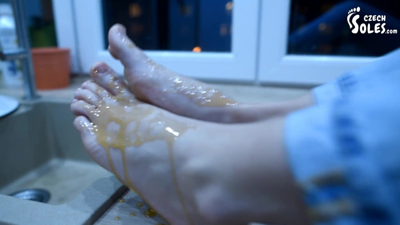 Czech Soles - foot fetish content: 맨발 꿀, 발 페티쉬 맛있는 POV!