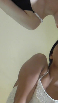 Des vilaines filles s’enfilent et crachent