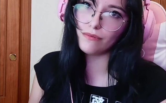 Softbrattypuppy: Egirl gamergirl te hace un