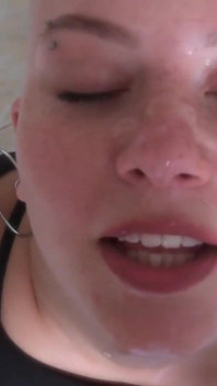 Vilu videohaftes gesichtsspucken