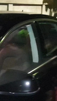 Rosalina suka banget nyepong kontolku di dalam mobil dan jilat sperma hangatnya