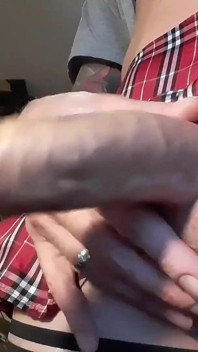 Une bite monstrueuse jouit en POV