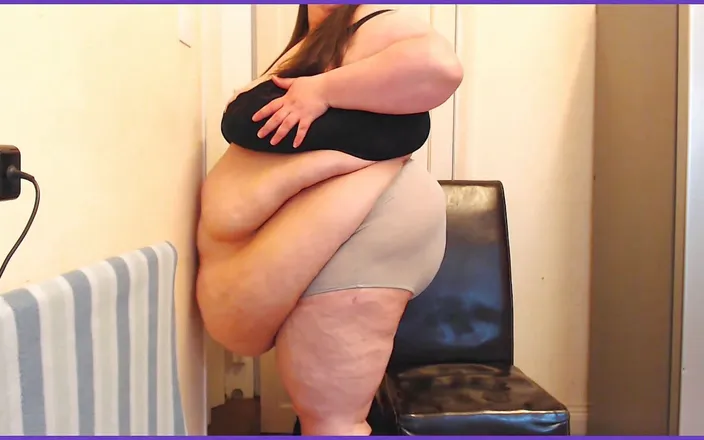 SSBBWLadyBrads: SSBBW slow motion belly jiggles and shakes