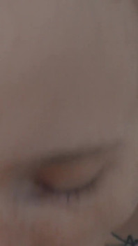 샤워 중 이복 누이를 따먹는 음란한 의붓딸