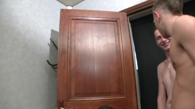 Just for boys: Gay Glory Hole Tirns Into Orgie 5149