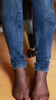 Nhấp chuột vào giày cao gót trên sàn gỗ - nylon cọ xát và loại bỏ giày Asmr