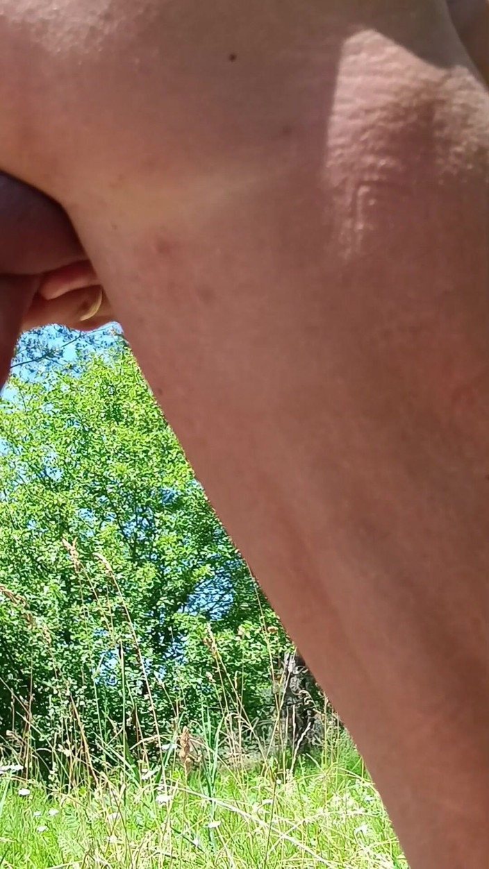 Ole63: Heißer Sommertag. Es ist gut, nackt zu sein und deinen...