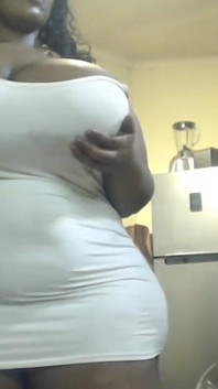 SSBBW en lactation, strip-tease et fétiche gémissant