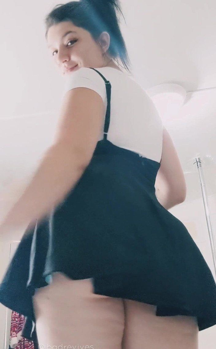 Evelyn Storm: Chceš nahlédnout pod moji sukni?