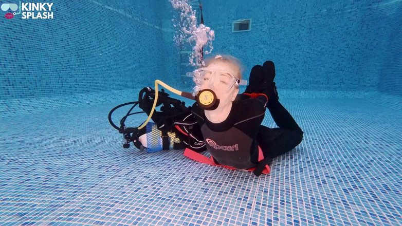 UKCuteGirl Lucy Lauren: Hogtied &amp; Breathless: Underwater Scuba Tease