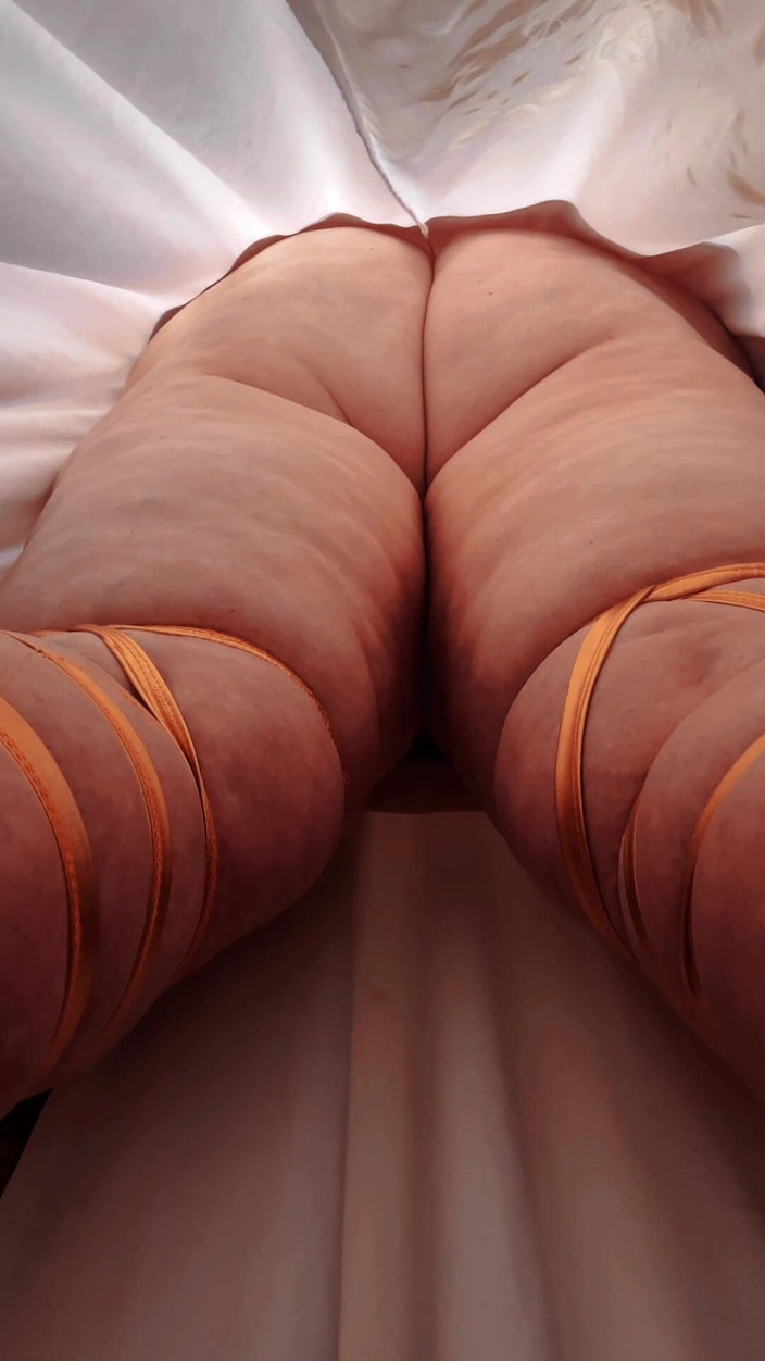 BellaBlast: POV, déesse géante : punition royale avec pet