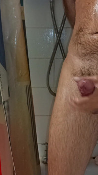 Cewek sange ini lagi asik muasin memeknya pakai dilf ukuran XL - rockard daddy