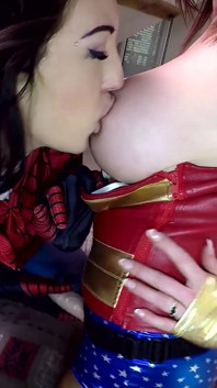 Missy Charme y Nora Luxia Wonder vs Spidergirl